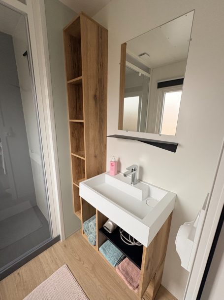 Wastafel met opbergruimte